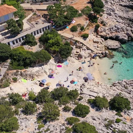 Villa Melanthi *